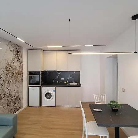 Aura 1 * Tirana